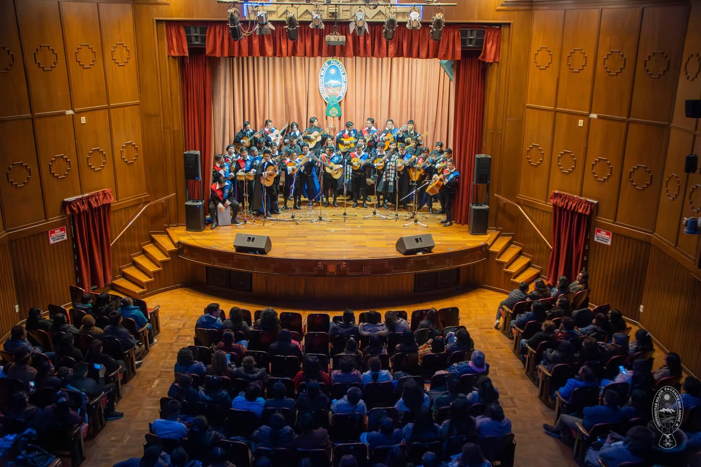 La UMSA Rinde Homenaje a las Madres con Emotiva Serenata en el Día de la Madre