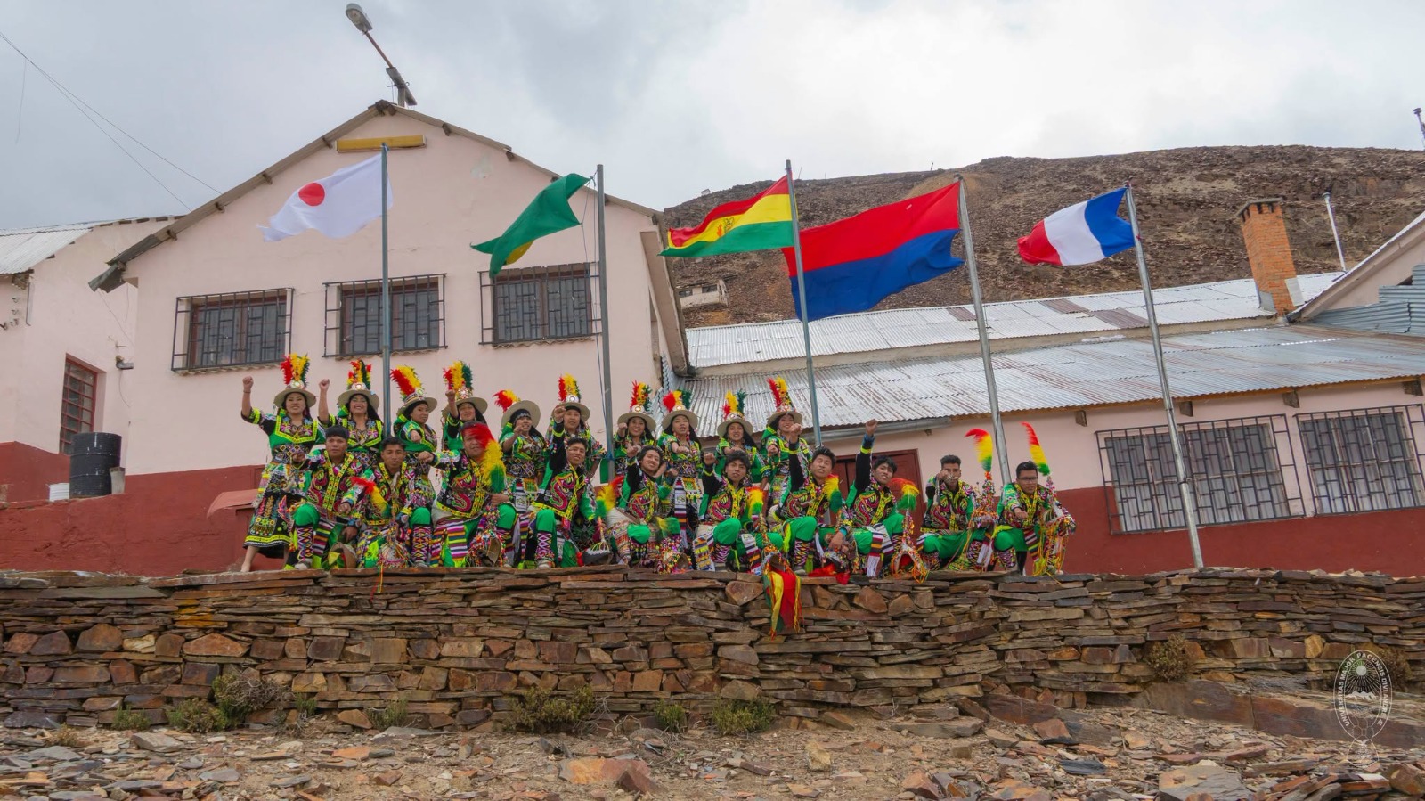 Los Tinkus Puros de la UMSA muestran el potencial turístico de Chacaltaya, la montaña con el laboratorio más alto del mundo